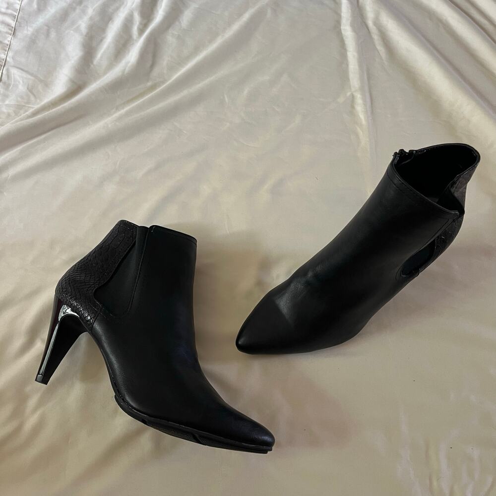Style & Co Black Leather Heeled Bootie Sz 9.5 Snake Skin